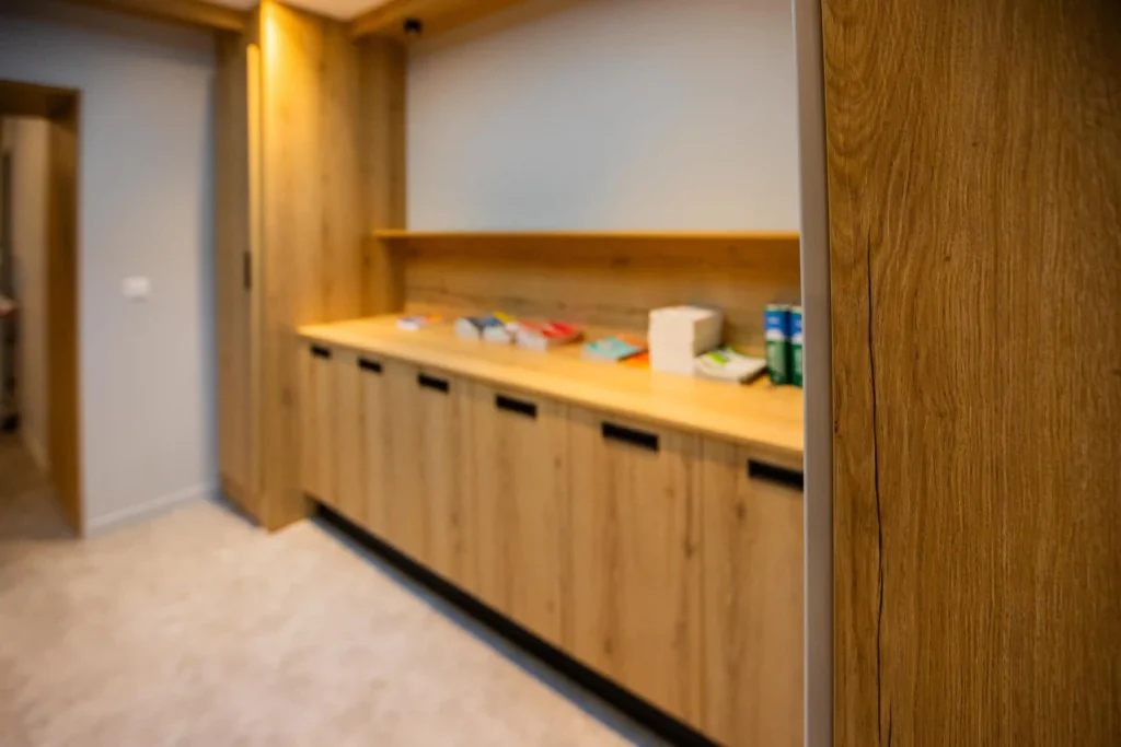 Transformer un espace inutilisé en dressing ou coin rangement à Fécamp